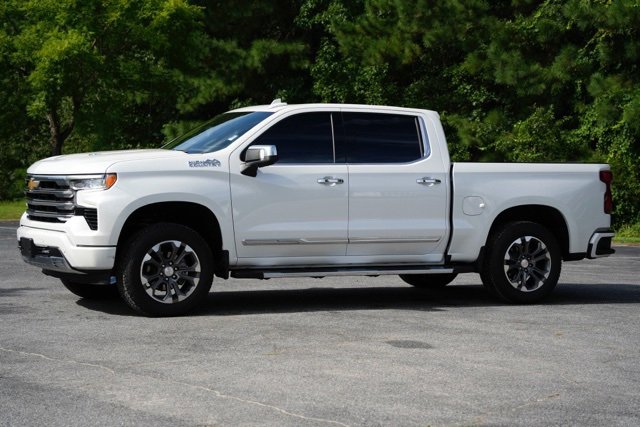 Used 2025 Chevrolet Silverado 1500 High Country w/ Technology Package image 2