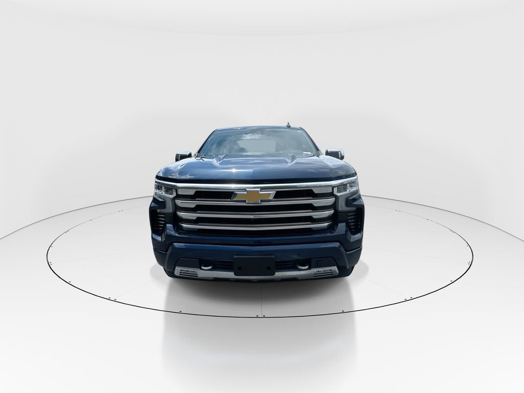 Used 2022 Chevrolet Silverado 1500 High Country w/ Technology Package AWD/4WD image 3