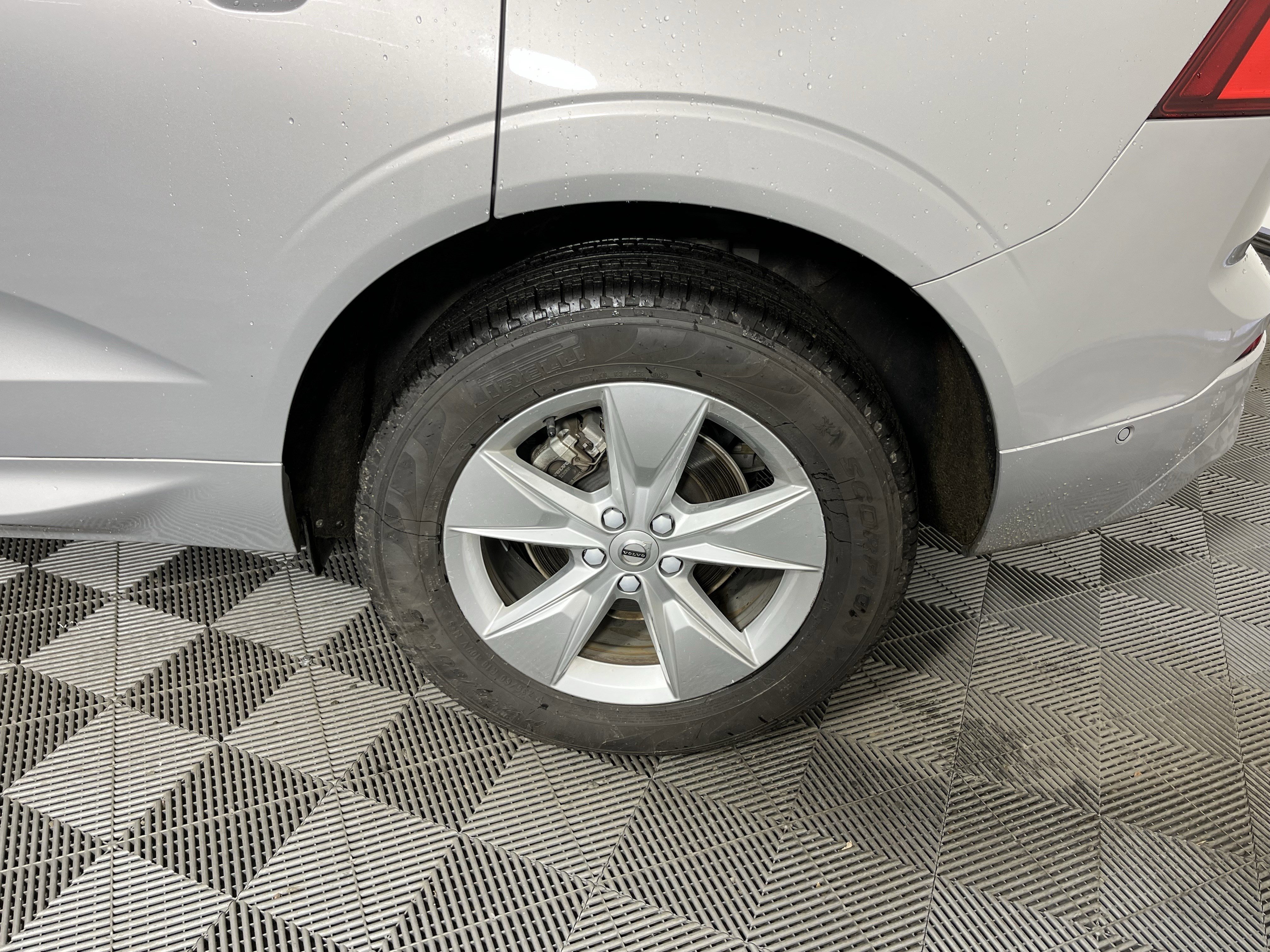 Used 2022 Volvo XC60 B5 Momentum image 20