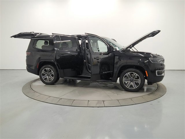 Used 2024 Jeep Wagoneer Series II w/ Flexible Seating Group image 16