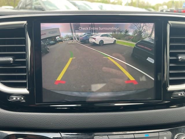 Used 2024 Chrysler Pacifica Touring-L FWD image 14