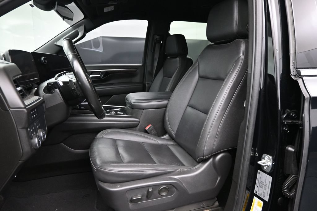 Used 2025 Chevrolet Tahoe LT AWD/4WD image 2