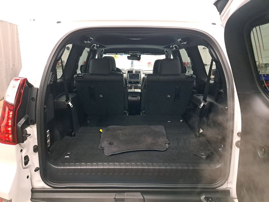 Used 2021 Lexus GX 460 Premium w/ Accessory Package image 19