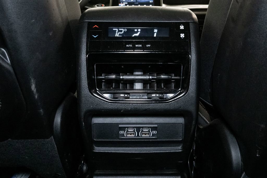 Used 2025 Jeep Grand Cherokee L Laredo image 13