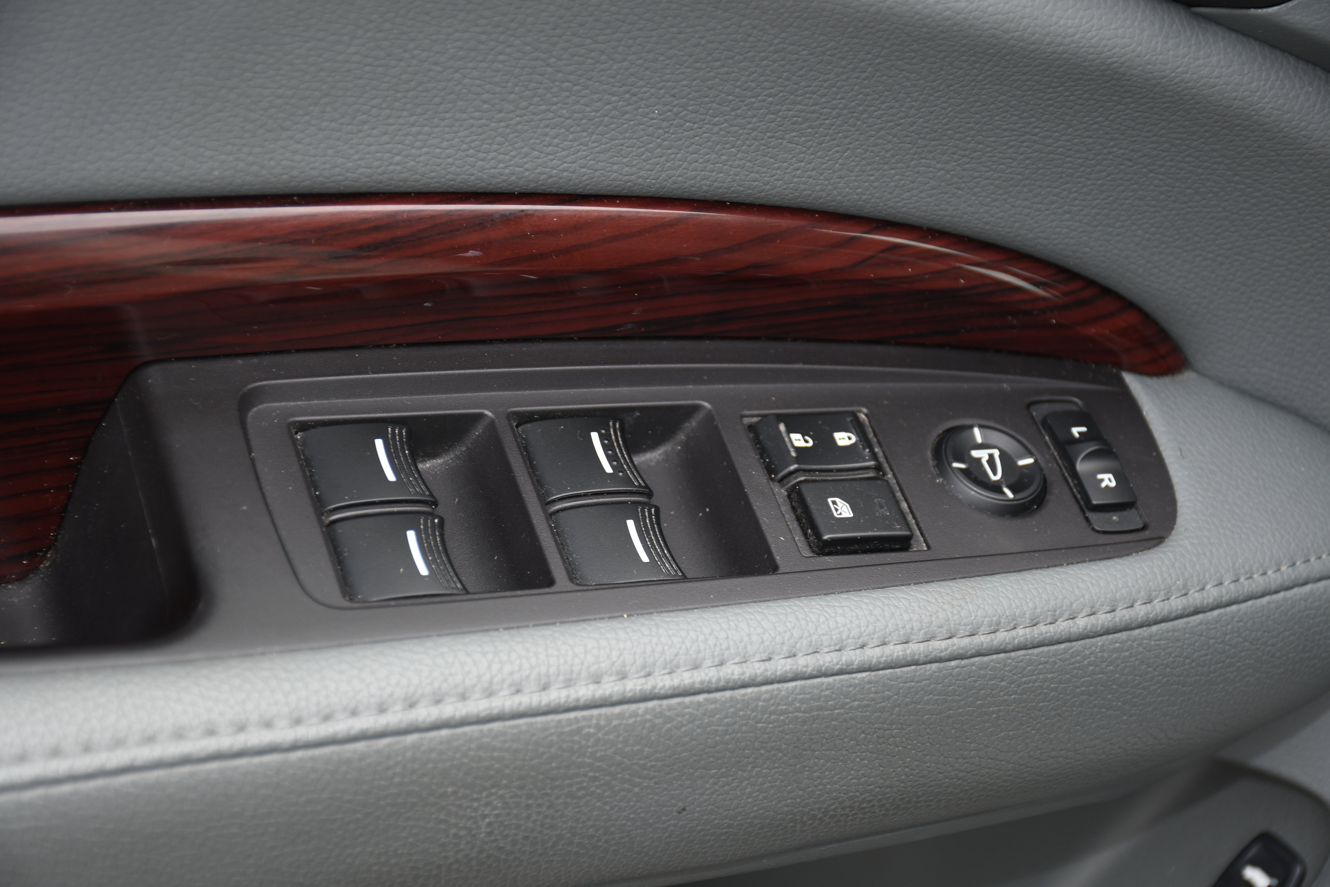 Used 2015 Acura MDX SH-AWD w/ Technology Package image 10