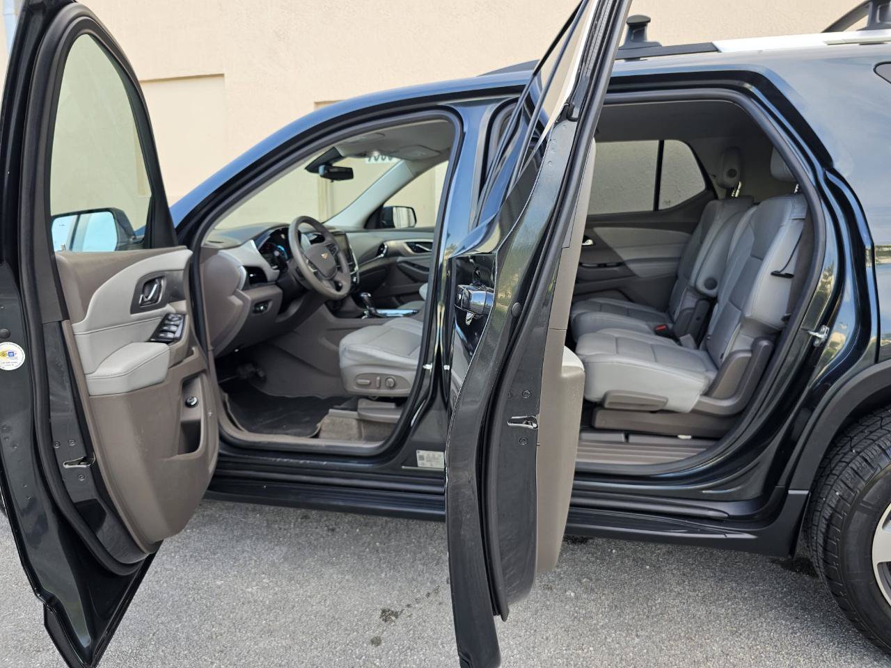 Used 2018 Chevrolet Traverse LT w/ LPO, 'HIT The Road' Package FWD image 23
