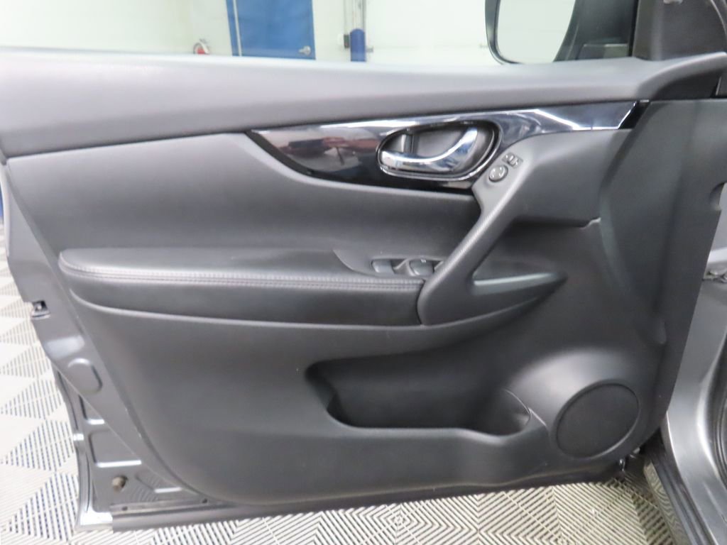 Used 2017 Nissan Rogue Sport SV w/ SV Premium Package AWD/4WD image 57