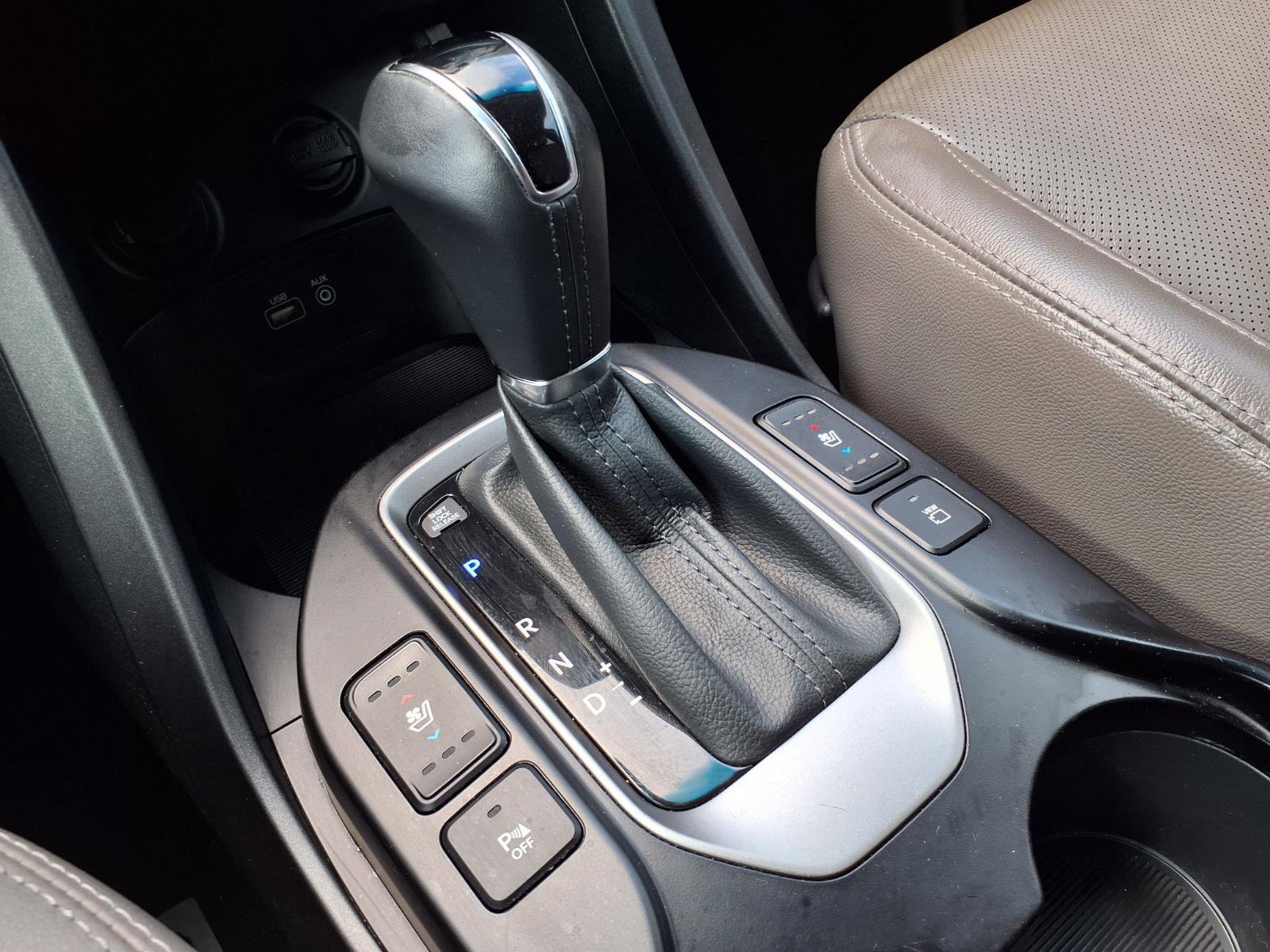 Used 2017 Hyundai Santa Fe SE FWD image 12