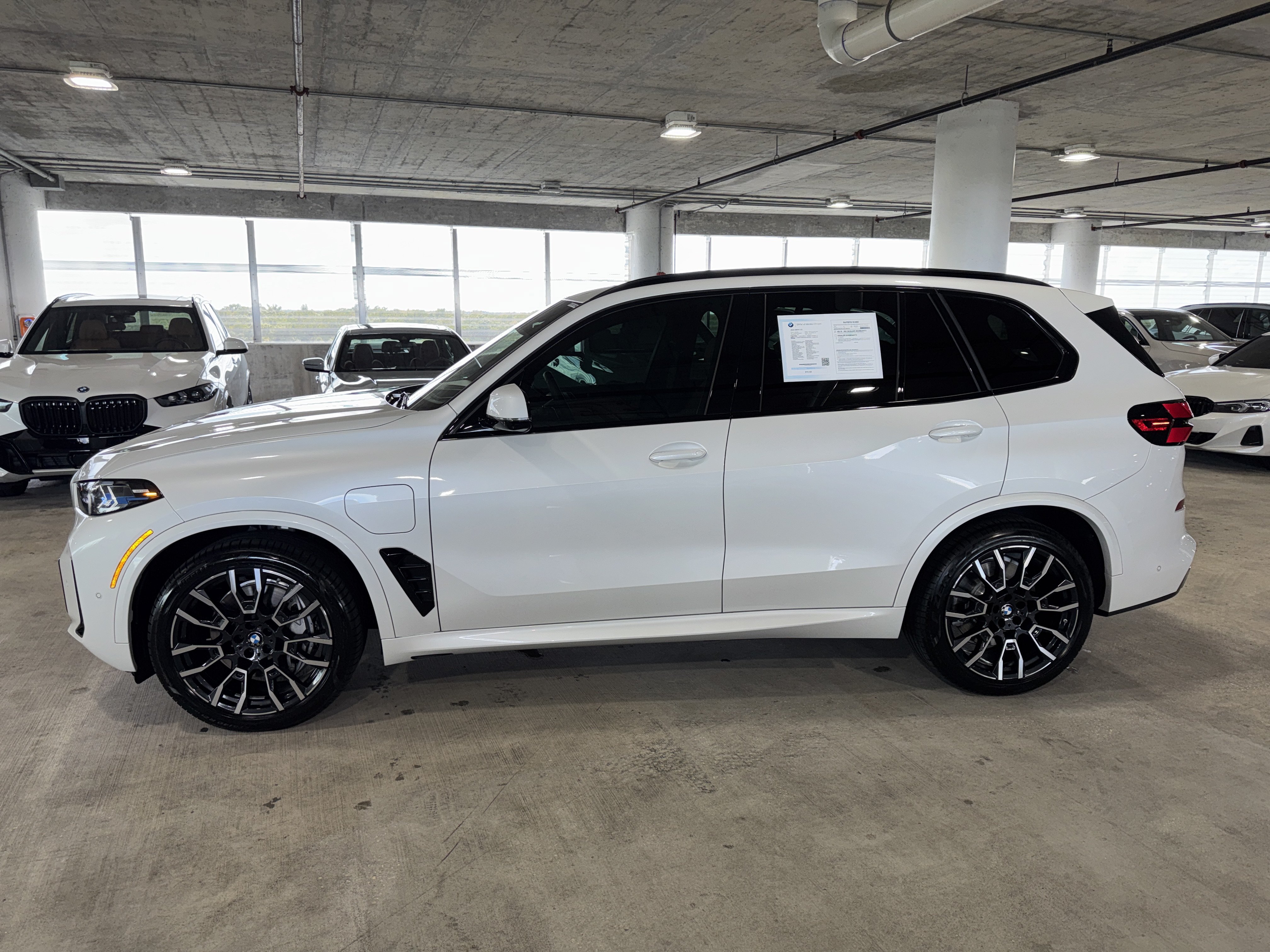 Used 2026 BMW X5 xDrive50e w/ M Sport Package AWD/4WD image 5