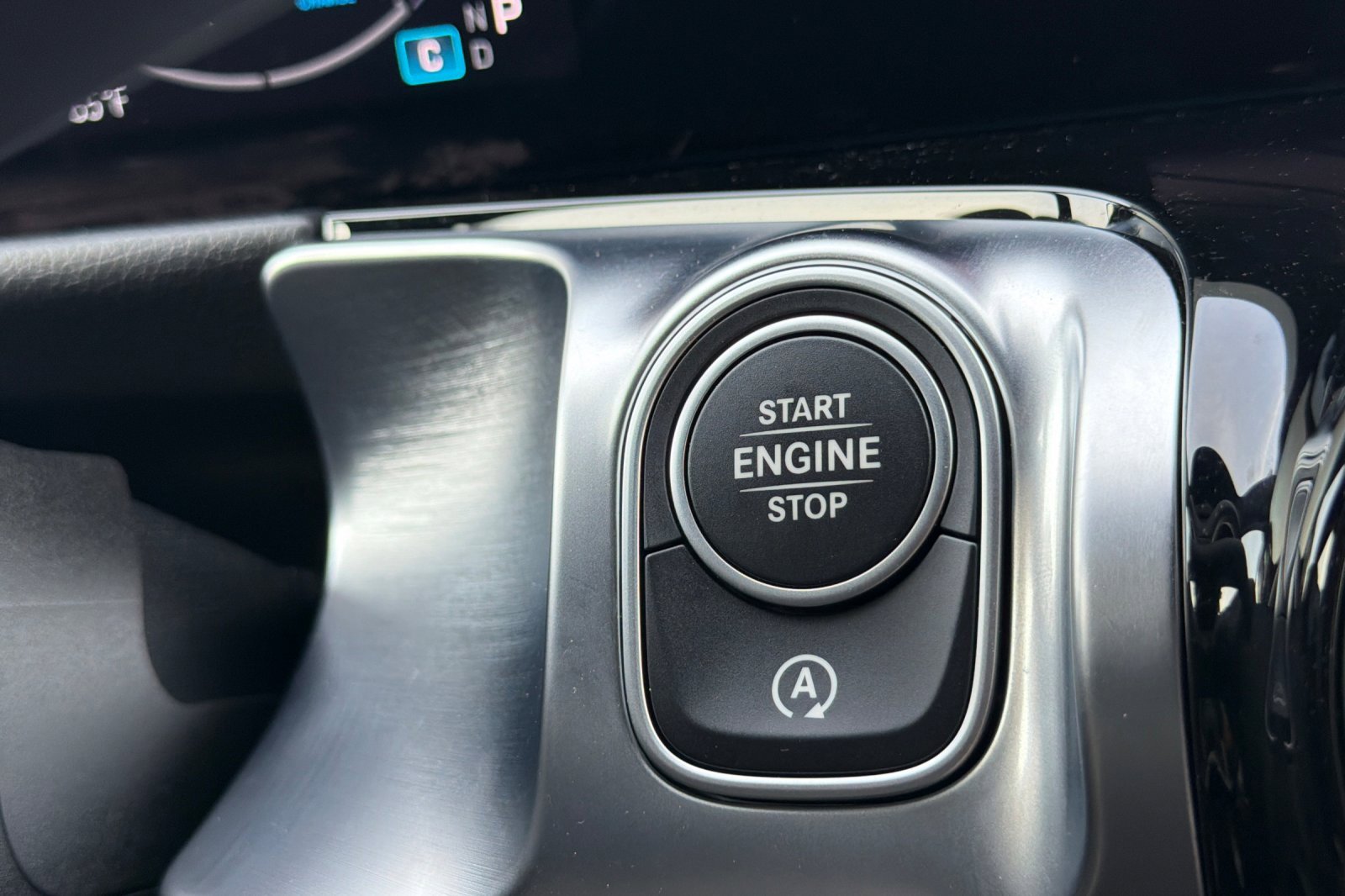 Certified 2025 Mercedes-Benz GLB 250 image 27