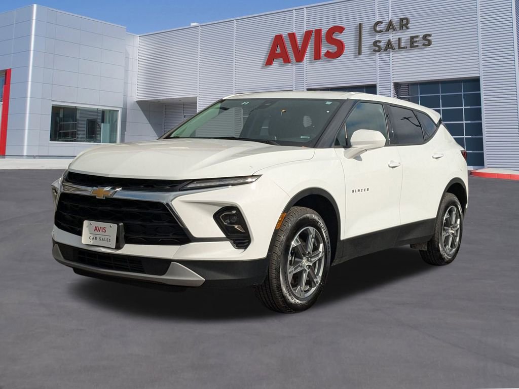 Used 2025 Chevrolet Blazer LT image 1