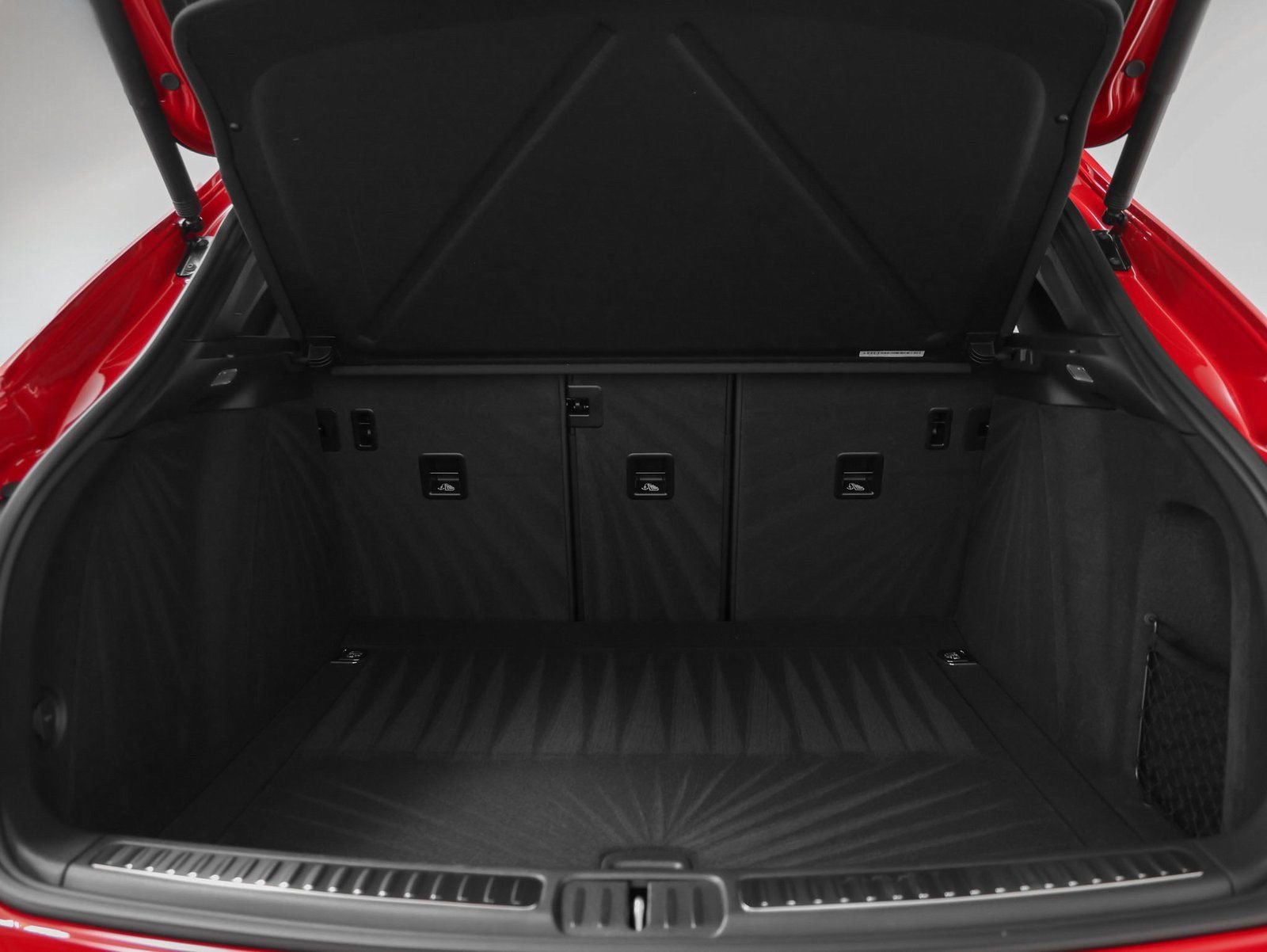 Certified 2025 Porsche Macan image 16