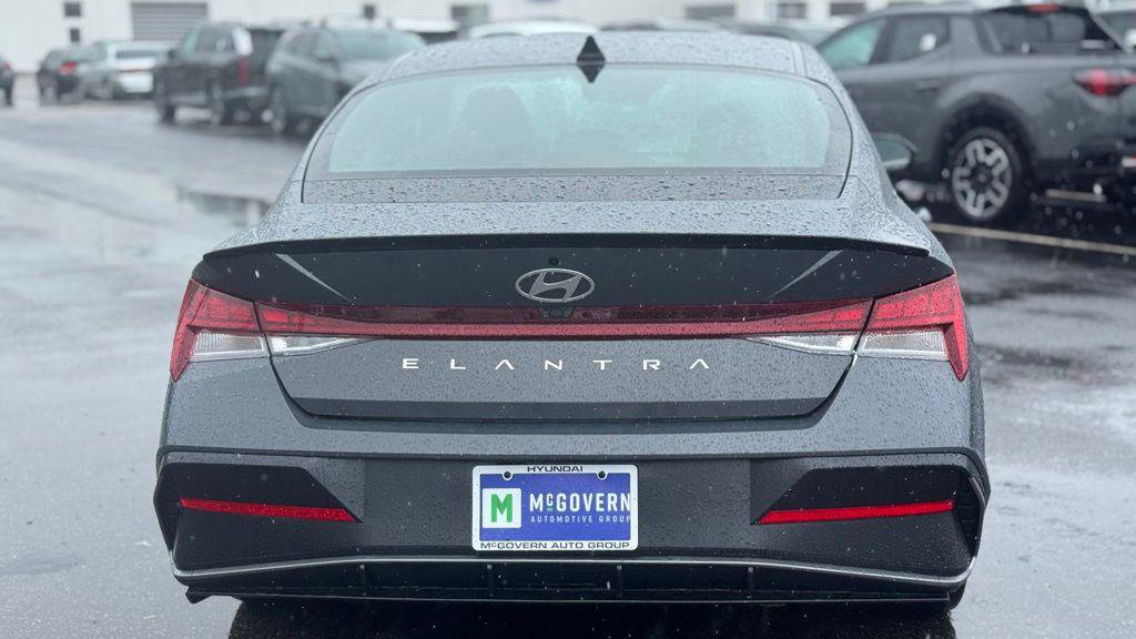 New 2026 Hyundai Elantra SEL Sport Premium FWD image 3