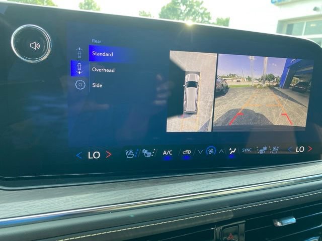 Used 2025 Chevrolet Tahoe Premier AWD/4WD image 28