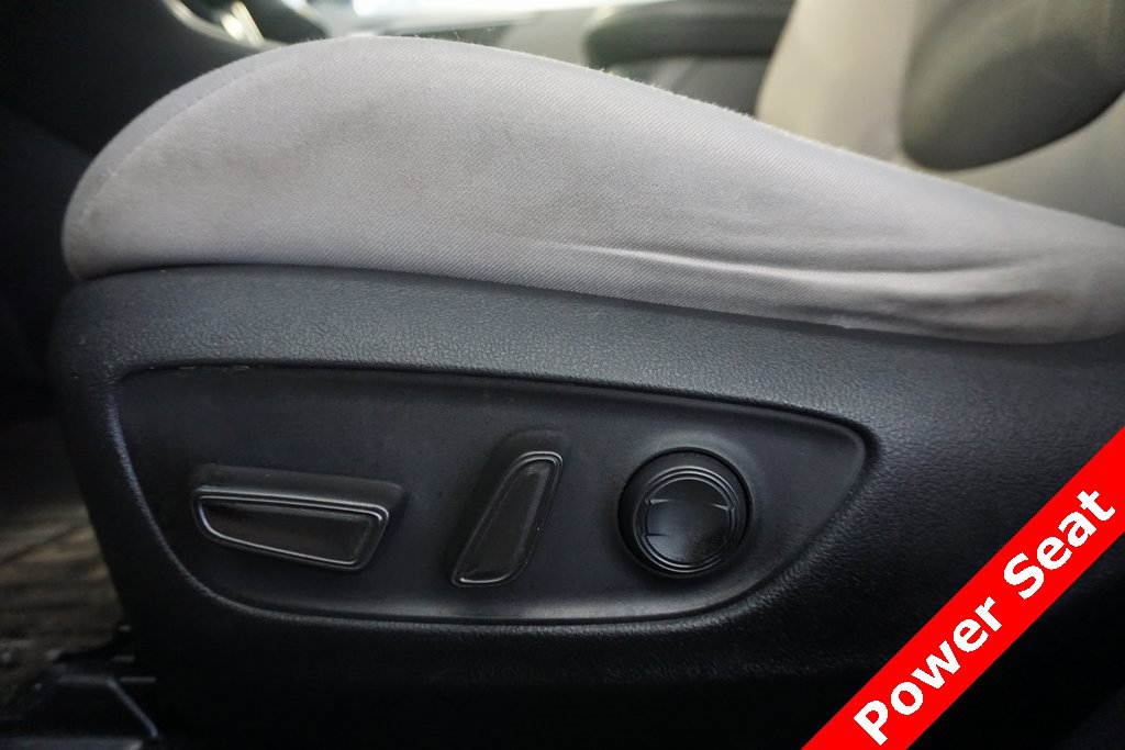 Used 2020 Toyota RAV4 XLE image 6