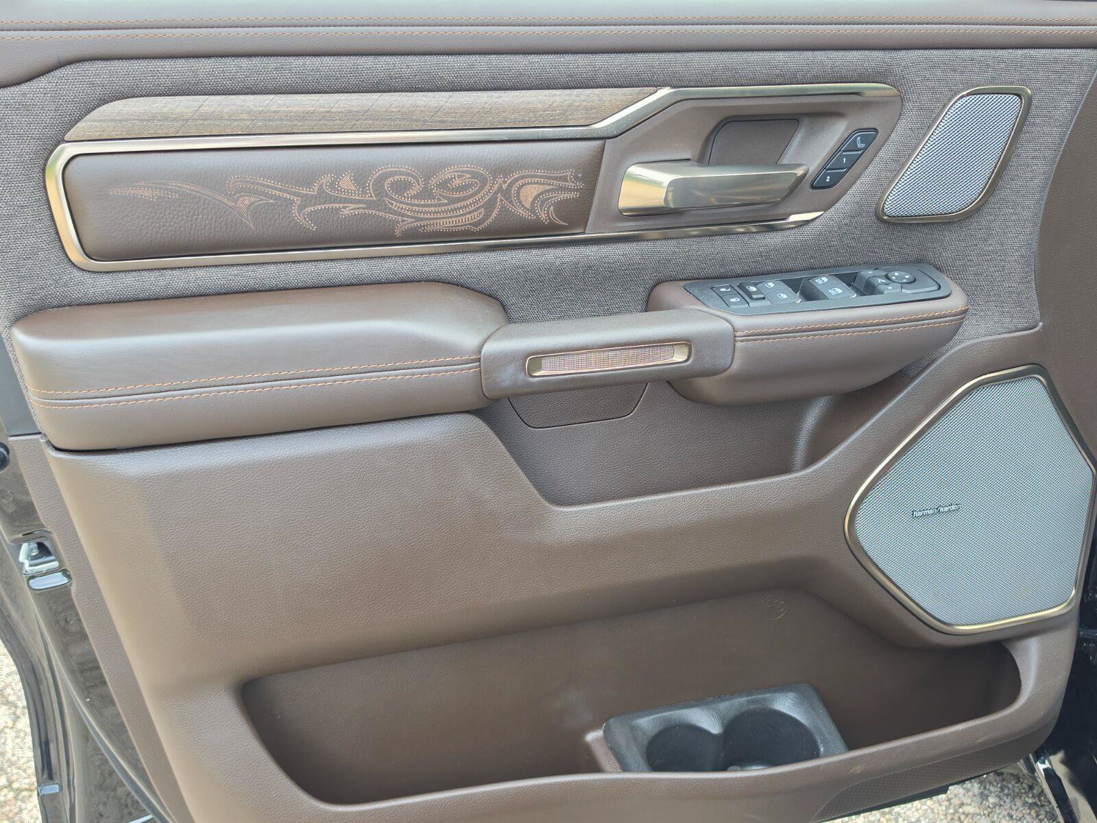 Used 2025 RAM 1500 Limited AWD/4WD image 10