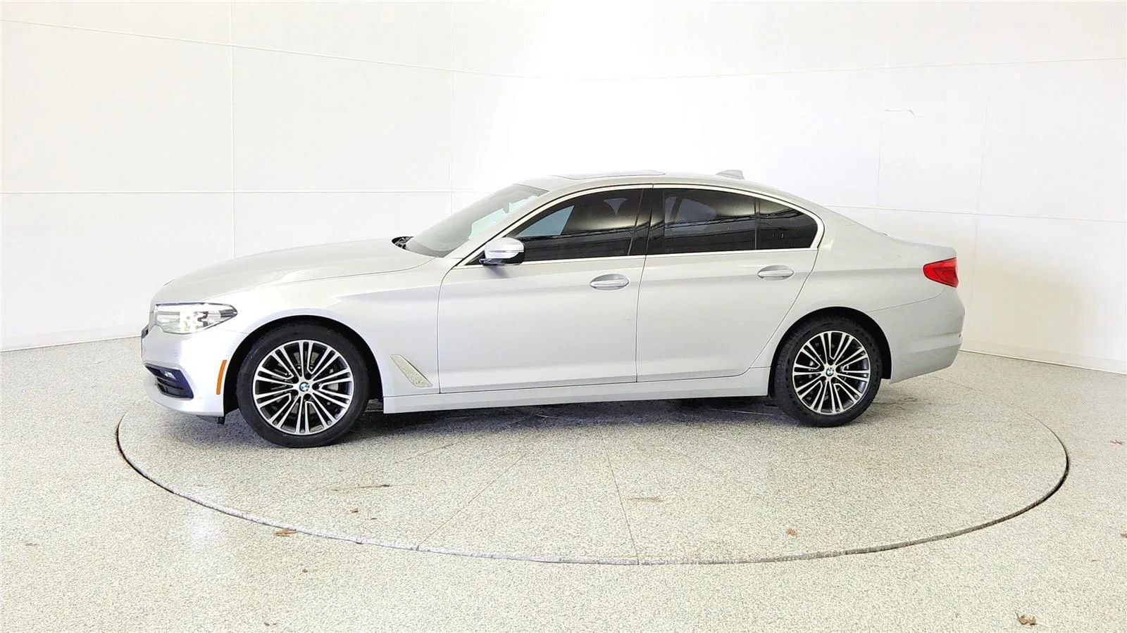 Used 2017 BMW 530i xDrive image 4