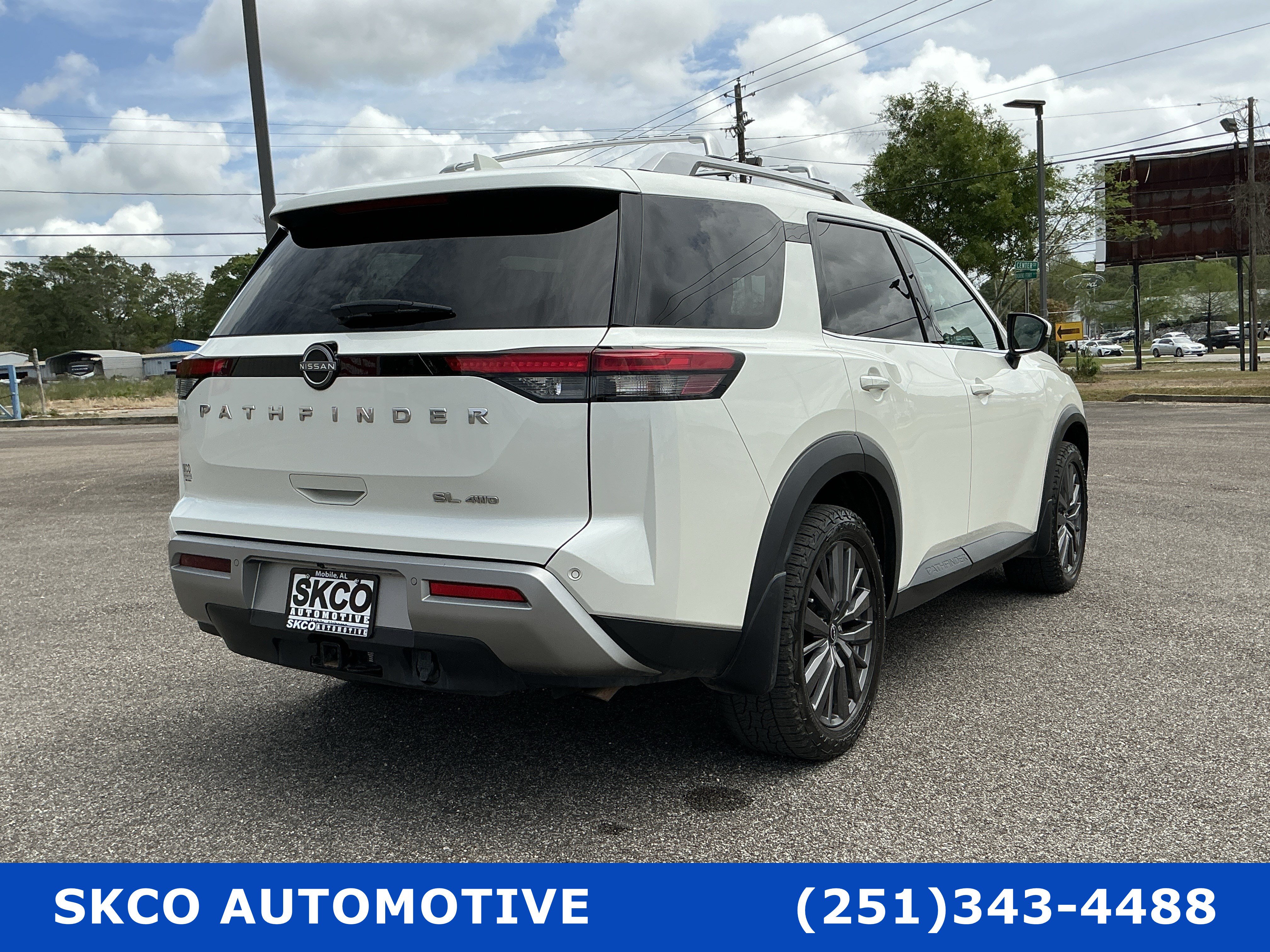 Used 2023 Nissan Pathfinder SL w/ SL Premium Package AWD/4WD image 5
