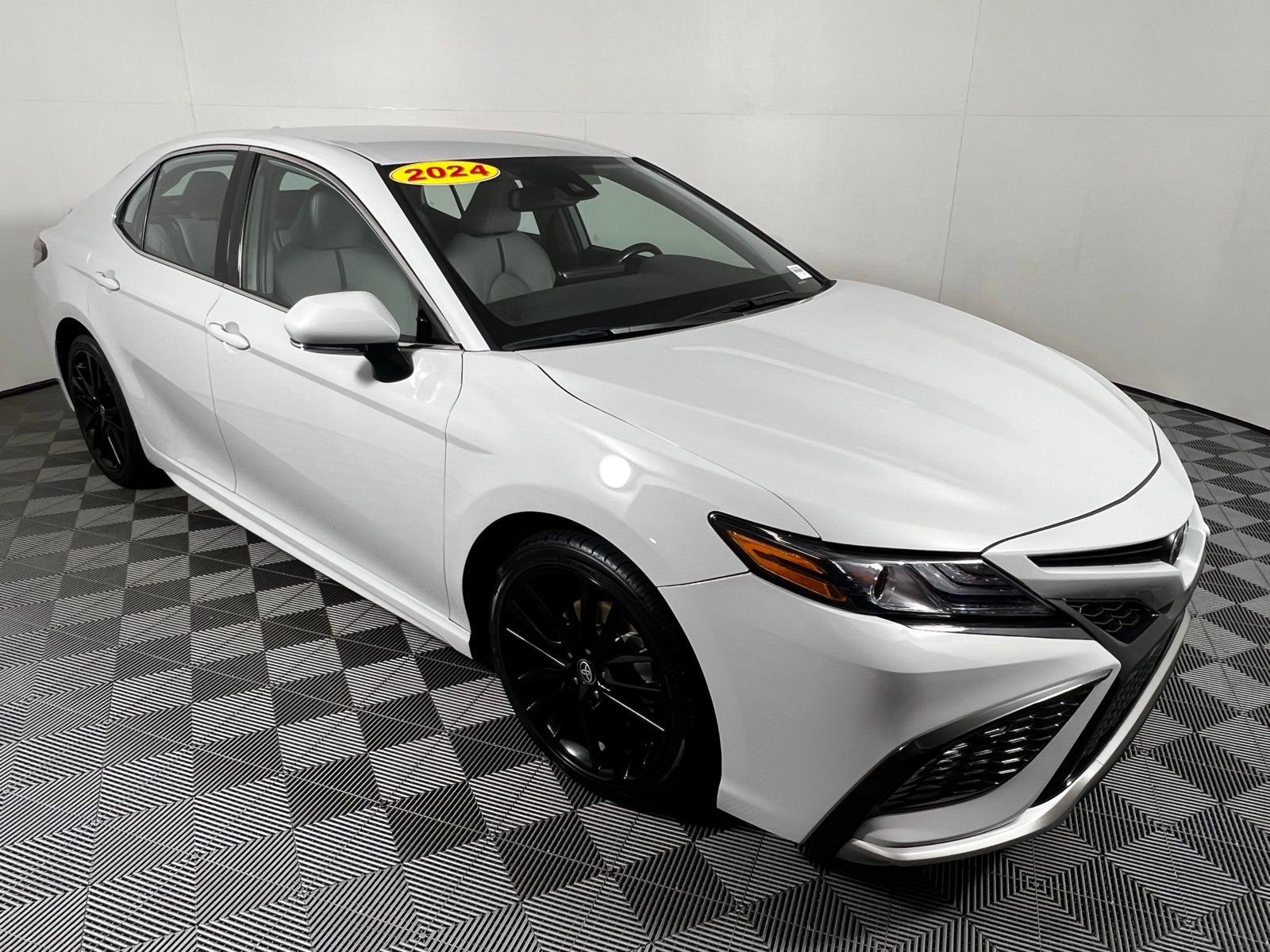 Used 2024 Toyota Camry XSE image 3