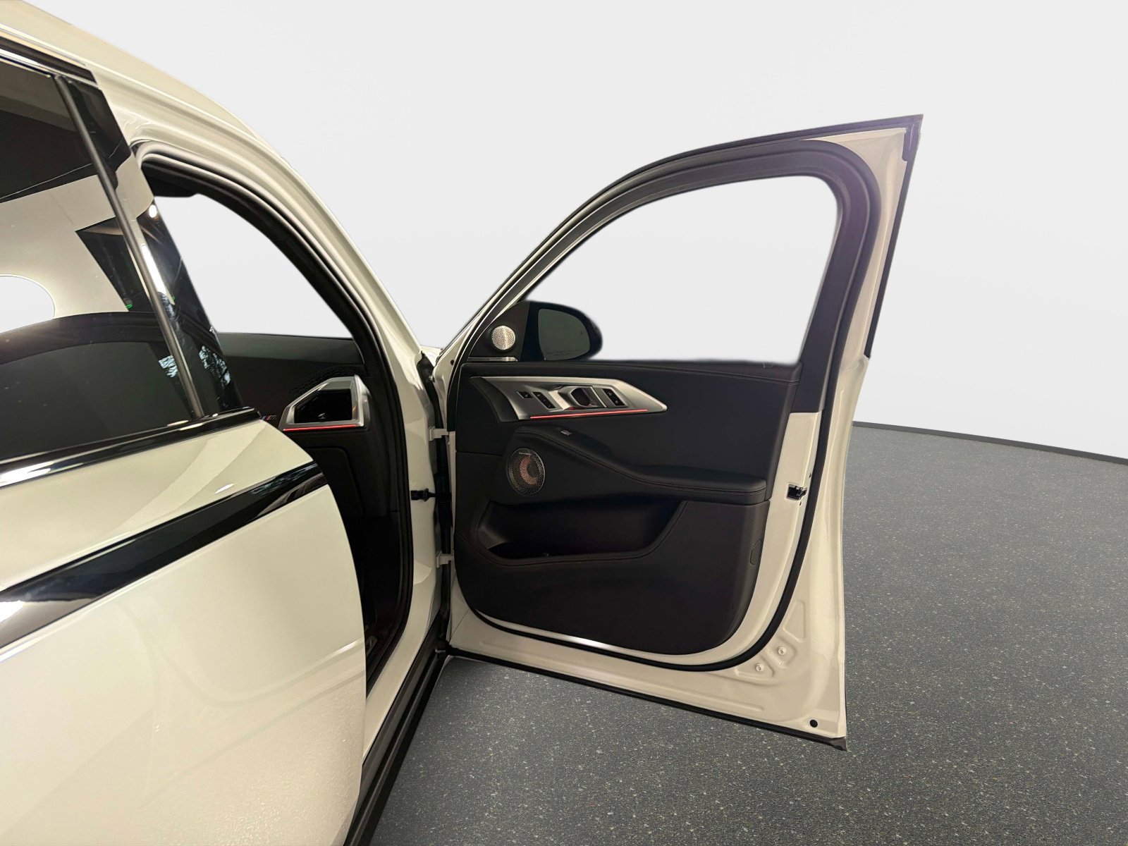 Used 2025 BMW XM image 22