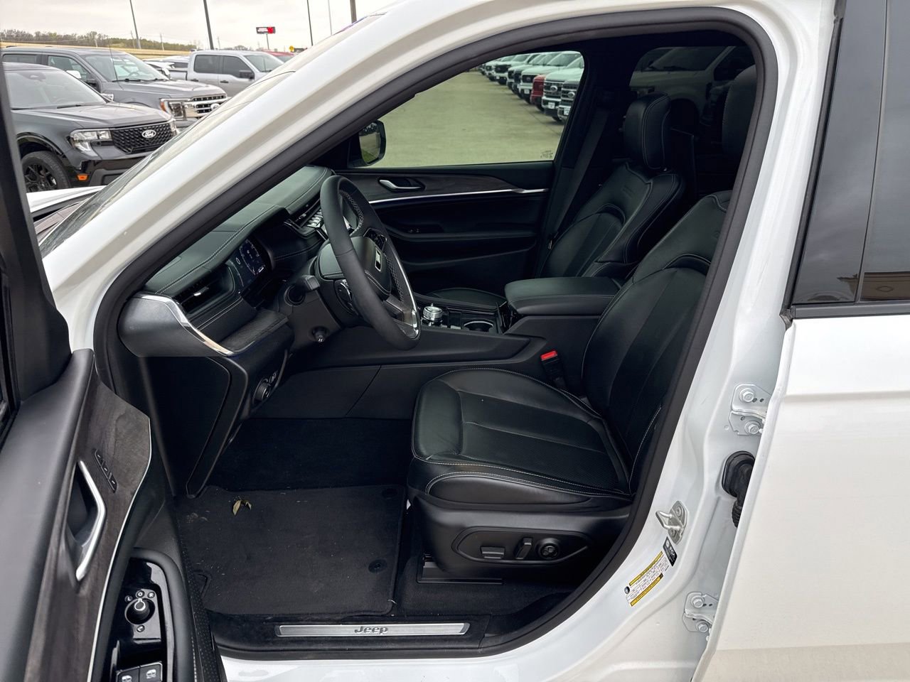 Used 2024 Jeep Grand Cherokee L Overland w/ Rear Seat Video Group I image 19