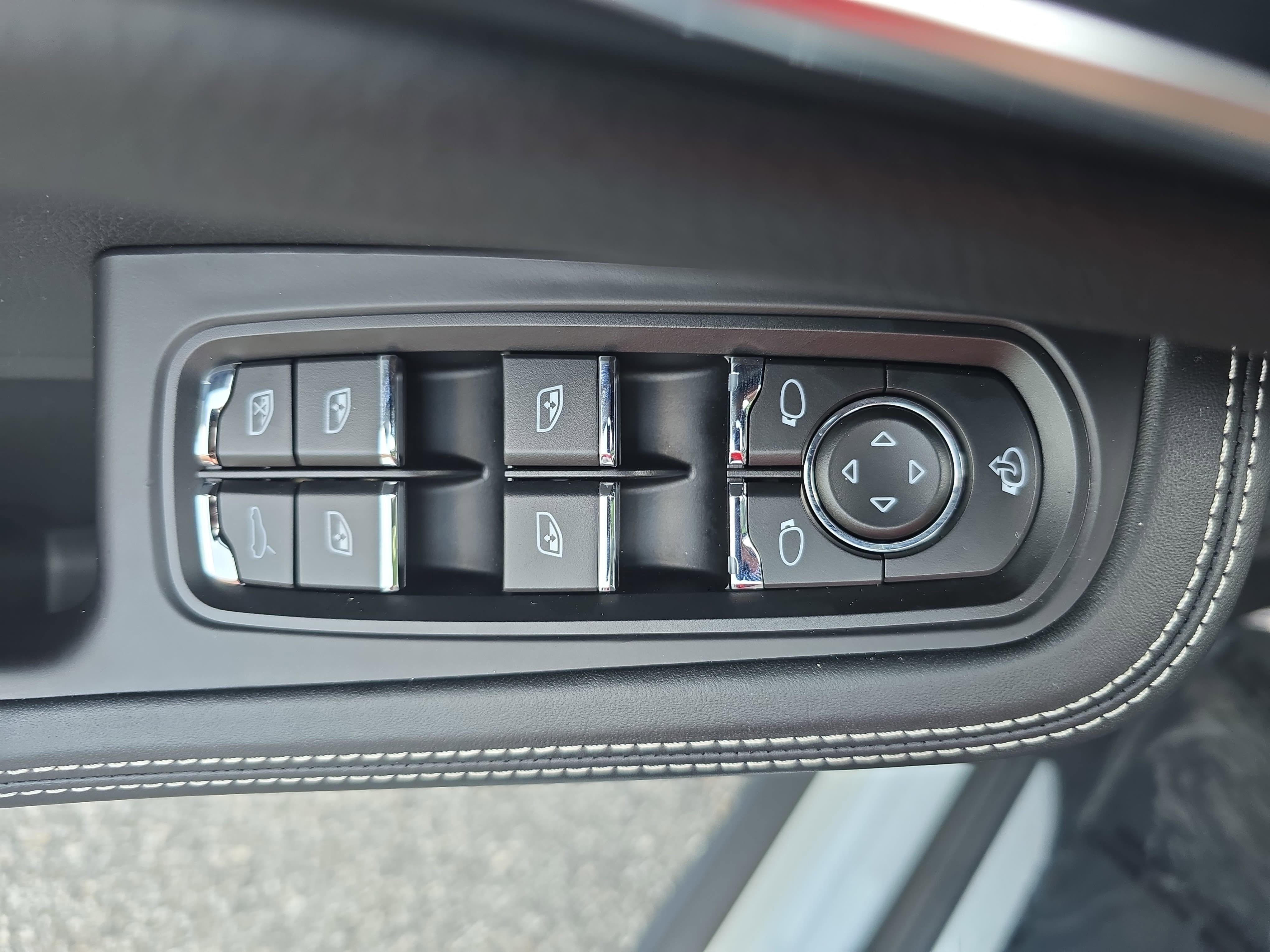 Used 2022 Porsche Macan S AWD/4WD image 29