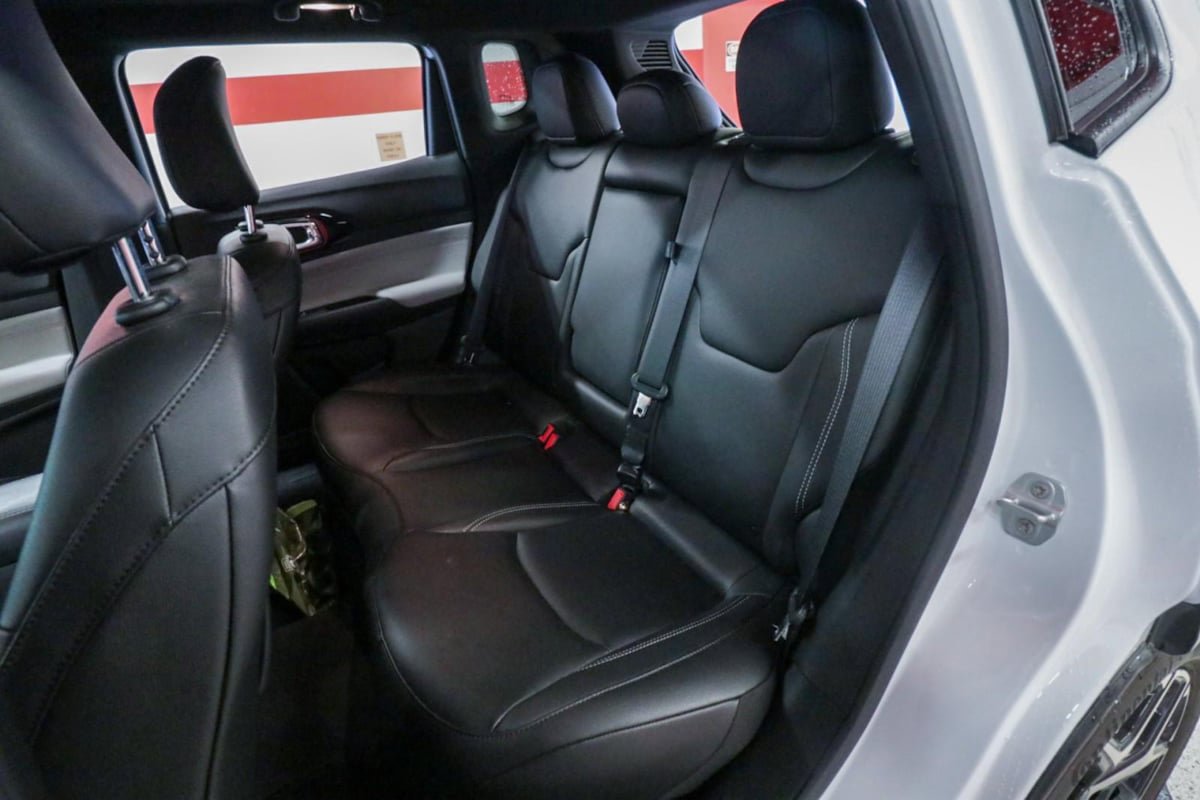 Used 2025 Jeep Compass Limited AWD/4WD image 13
