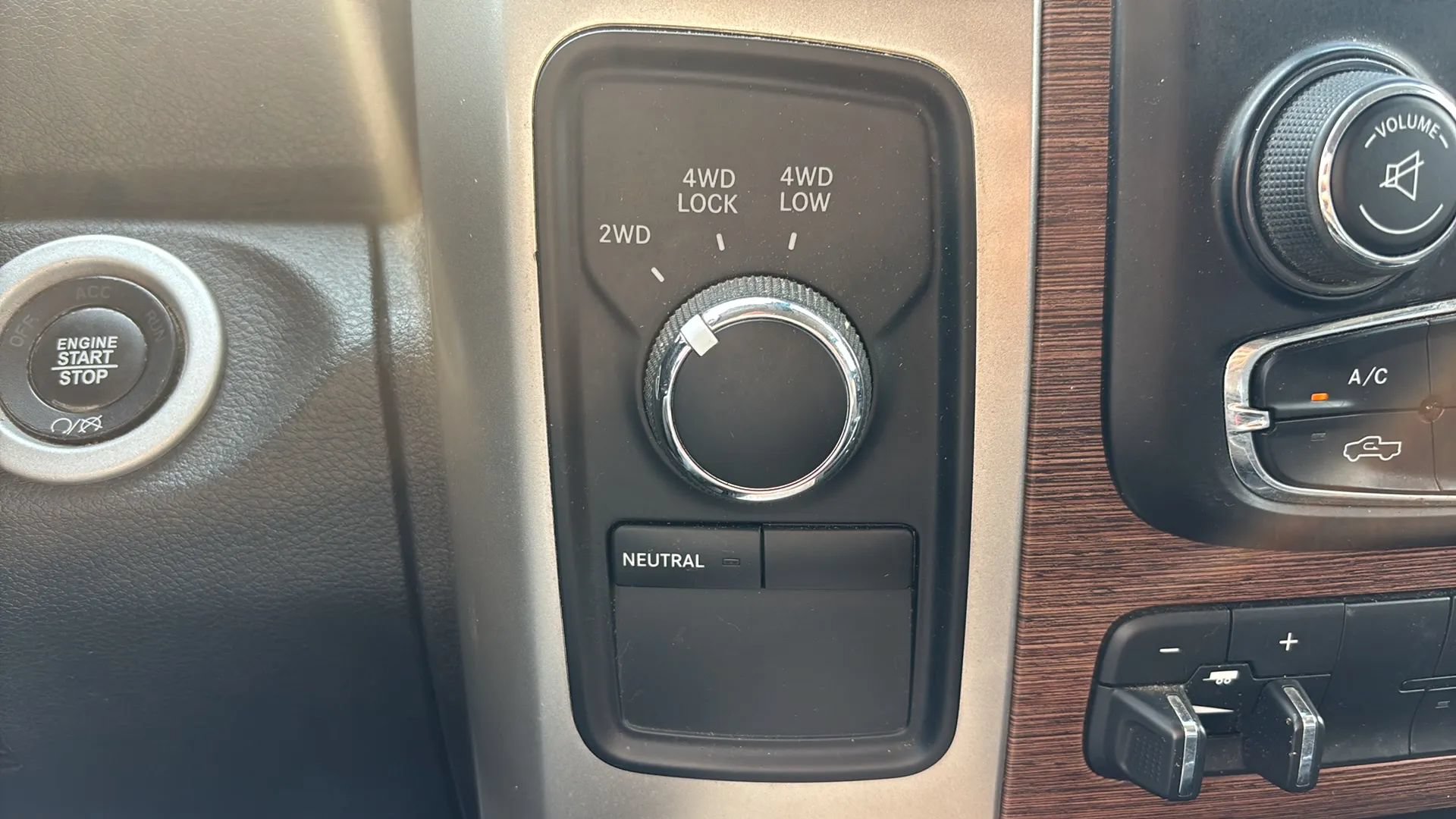 Used 2016 RAM 2500 Laramie w/ Snow Chief Group AWD/4WD image 28