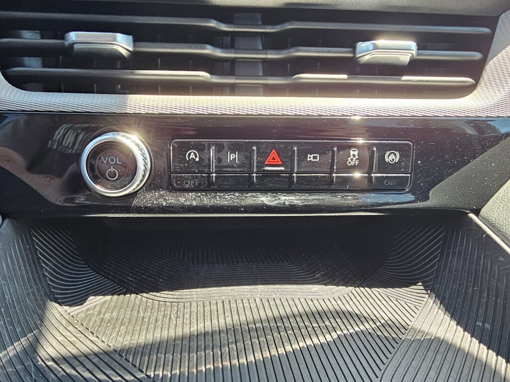 Certified 2025 Ford Explorer Active w/ Active Comfort Package AWD/4WD image 28