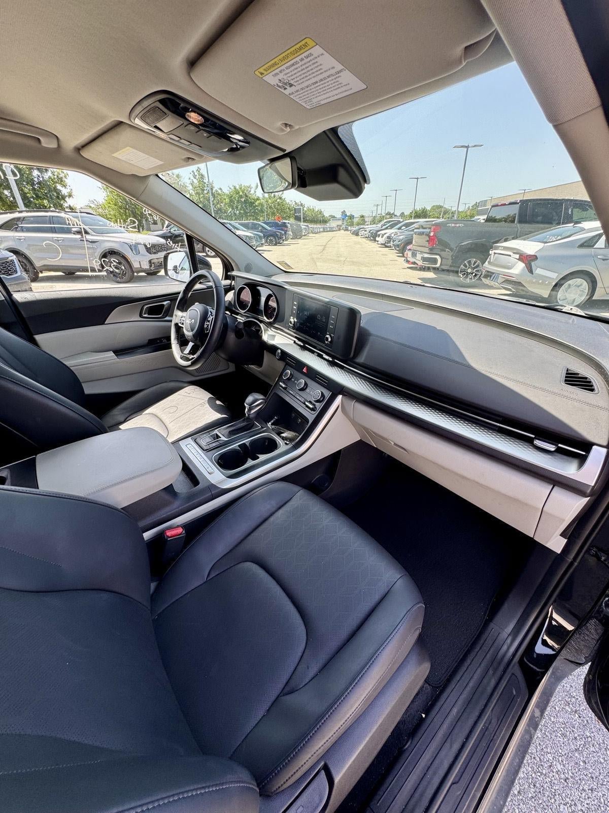 Certified 2024 Kia Carnival LX FWD image 18