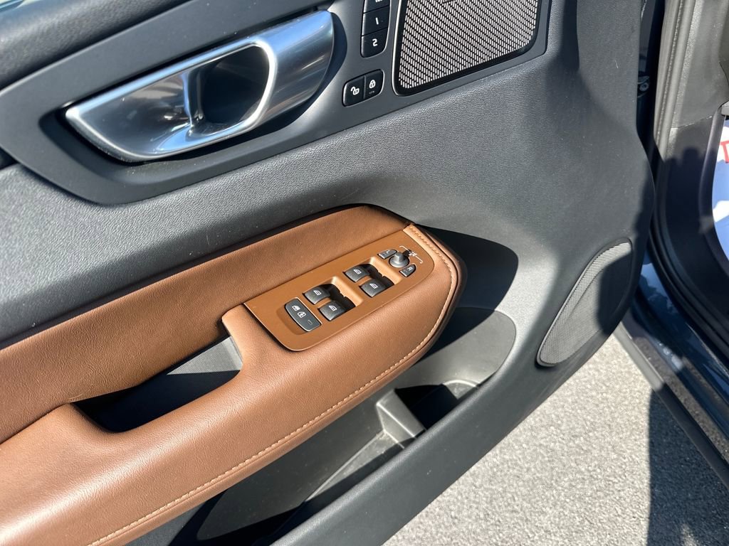 Used 2024 Volvo XC60 B5 Plus w/ Protection Package Premier image 15