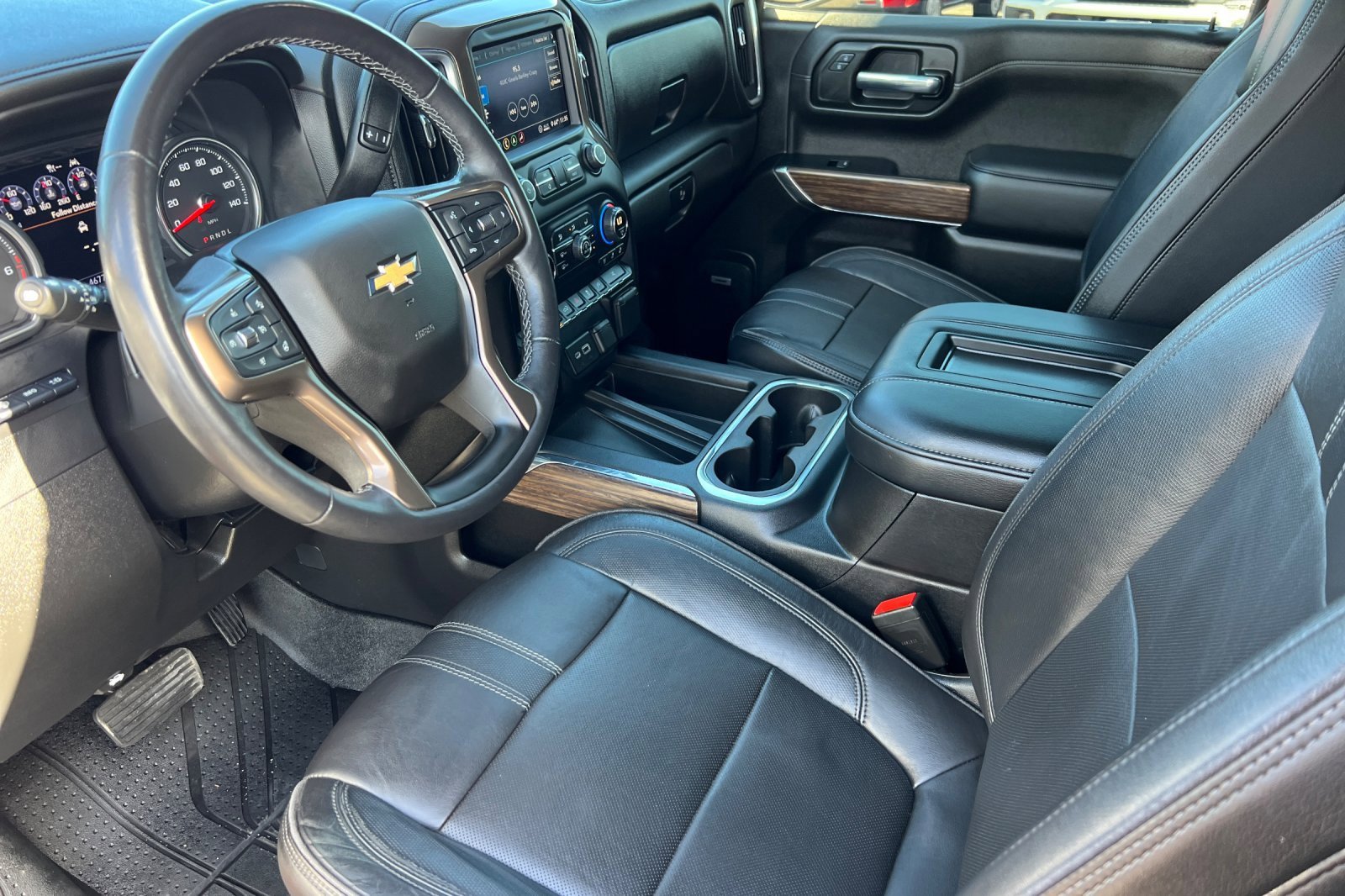 Used 2020 Chevrolet Silverado 1500 High Country w/ Technology Package image 11