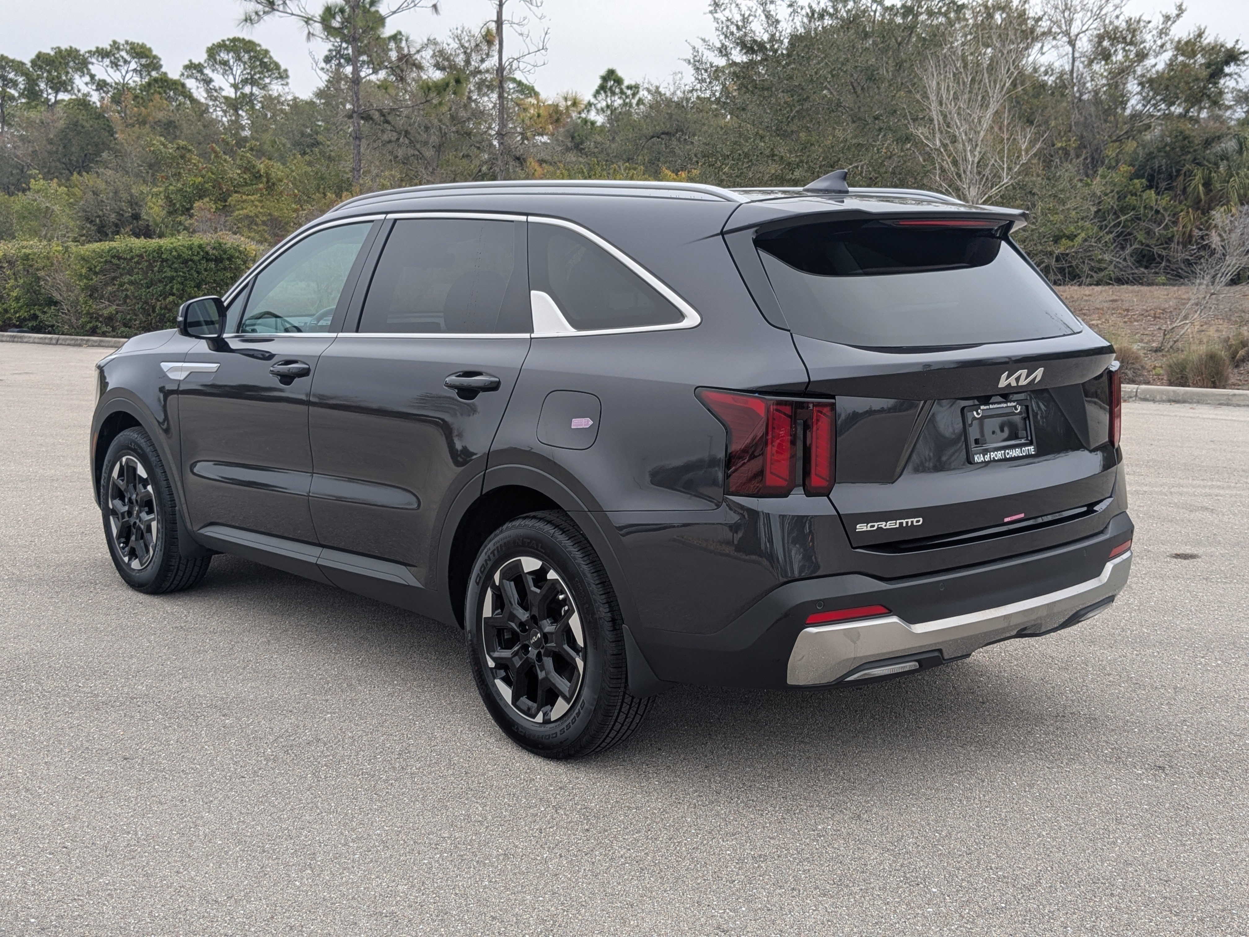 Certified 2025 Kia Sorento S w/ Panoramic Sunroof Package image 7