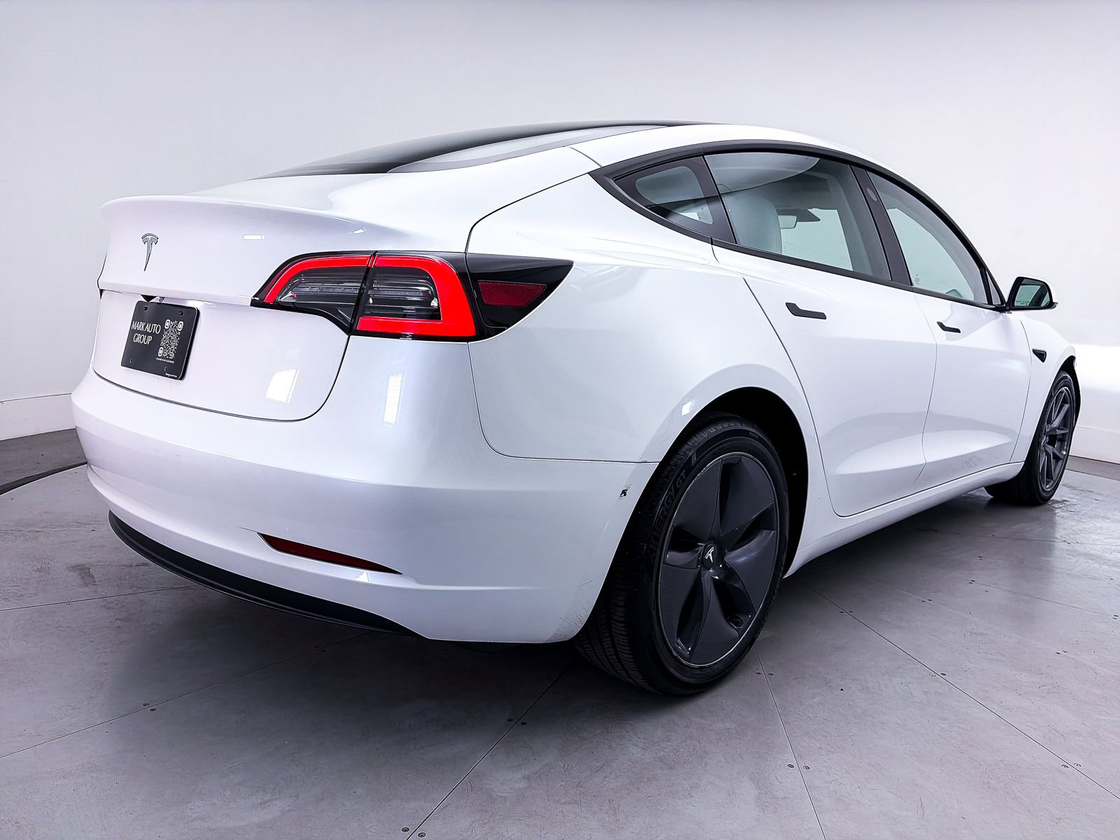 Used 2023 Tesla Model 3 Standard Range RWD image 9