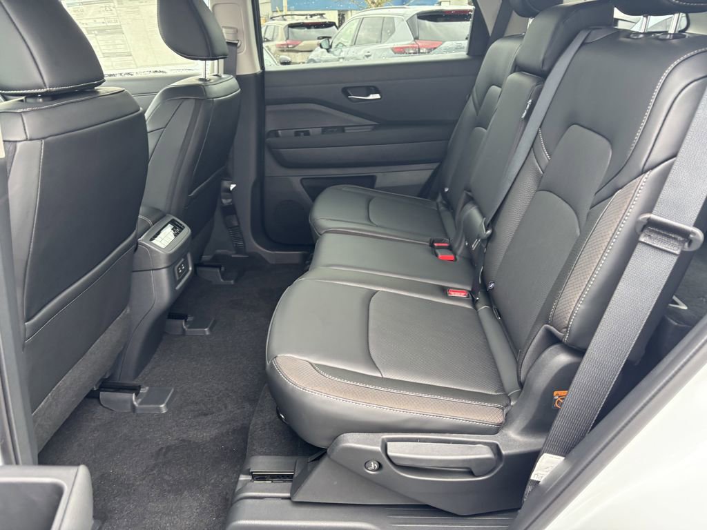 New 2026 Nissan Pathfinder SL image 23
