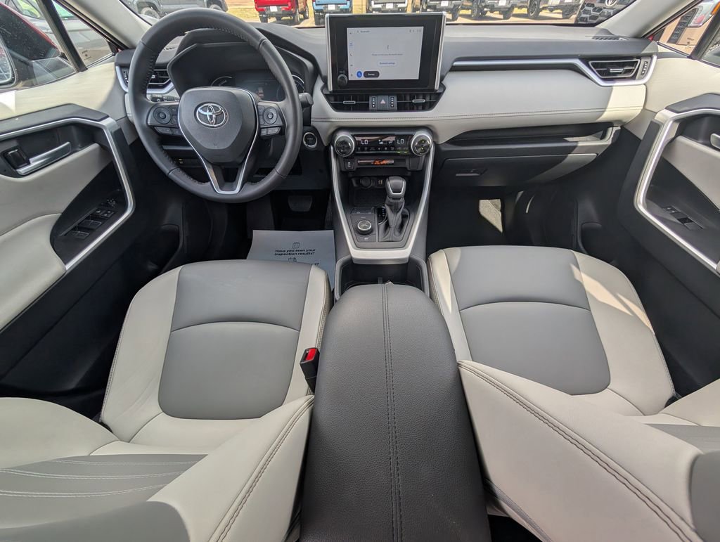 Used 2025 Toyota RAV4 XLE Premium image 25