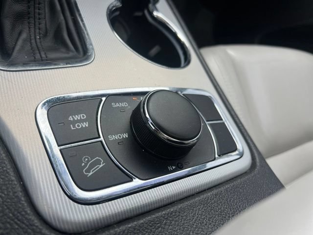 Used 2018 Jeep Grand Cherokee Limited AWD/4WD image 19