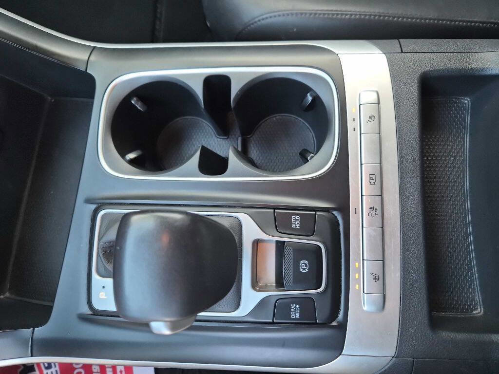 Used 2024 Kia Carnival LX image 6
