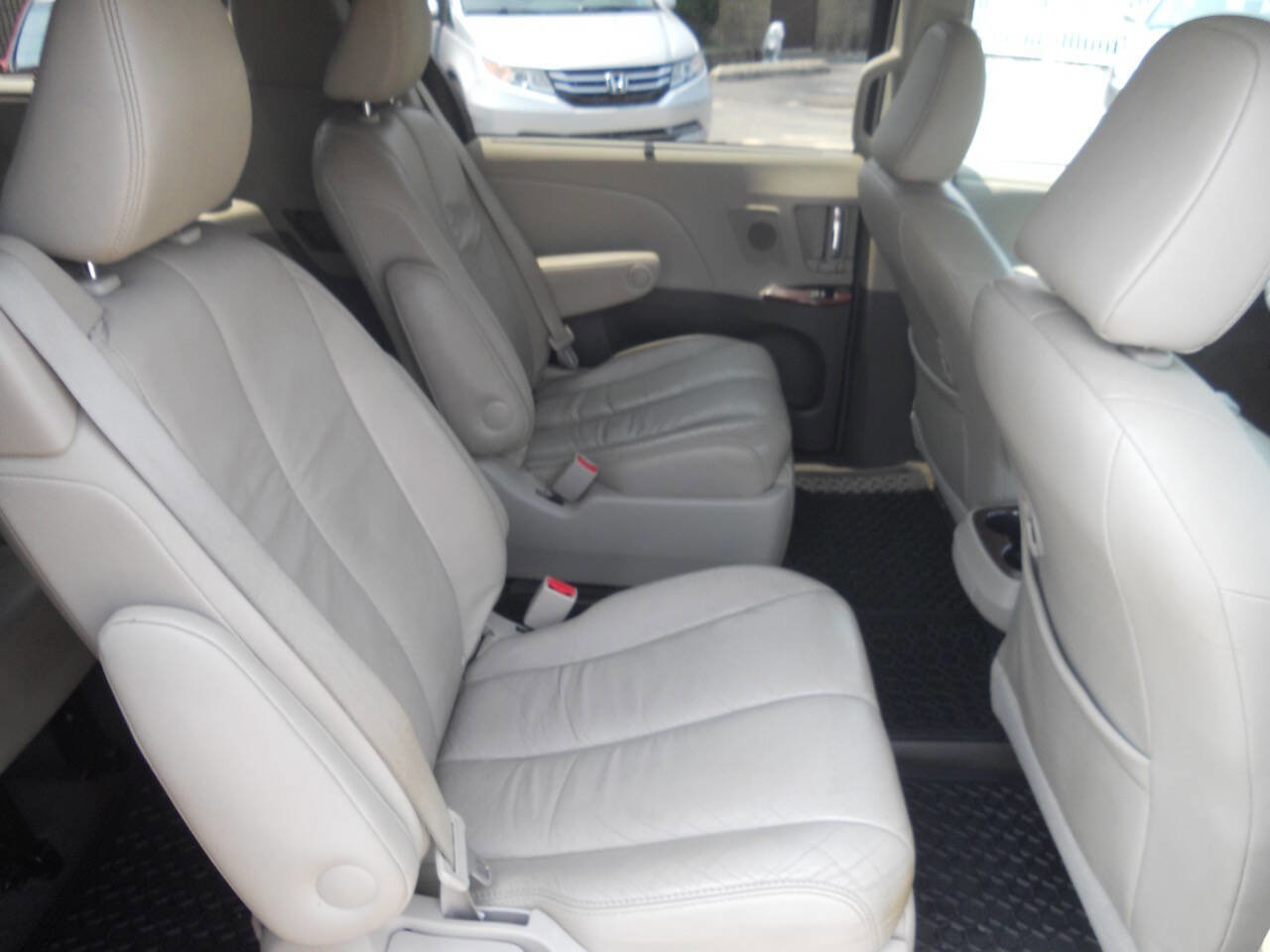 Used 2012 Toyota Sienna XLE w/ XLE Navigation Pkg image 20