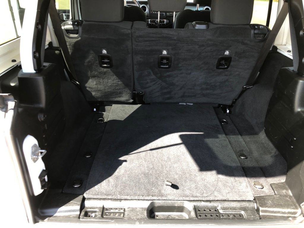 Used 2020 Jeep Wrangler Unlimited Sahara image 11