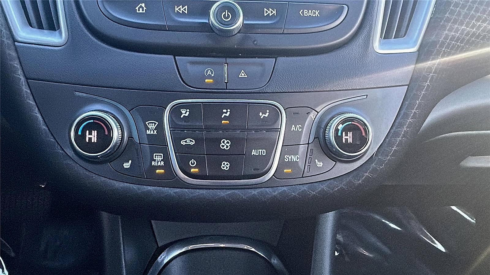 Used 2023 Chevrolet Malibu LT FWD image 18