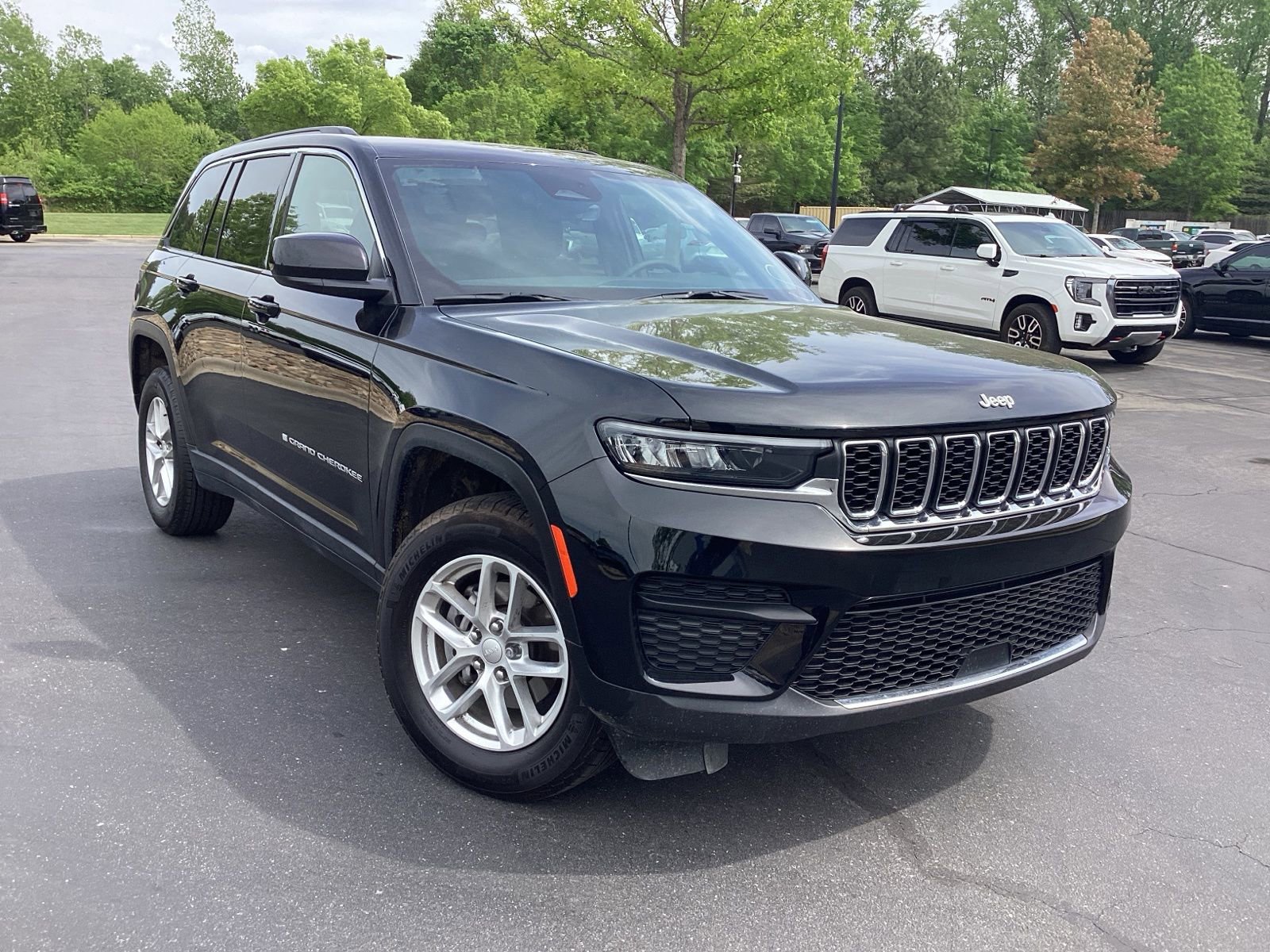 Used 2025 Jeep Grand Cherokee Laredo X w/ Luxury Tech Group I AWD/4WD image 7