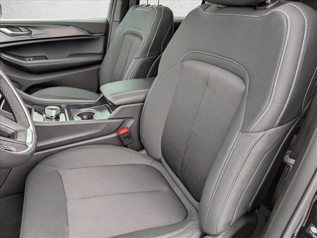 Used 2025 Jeep Grand Cherokee Laredo image 22