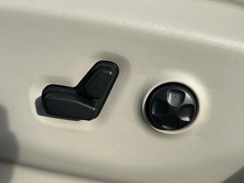 Used 2020 Chrysler Pacifica Touring-L Plus w/ Tire & Wheel Group FWD image 21