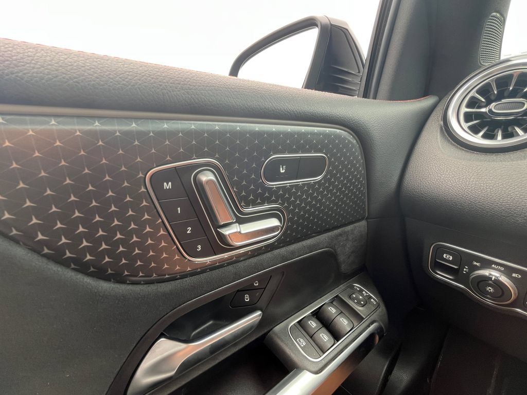 Certified 2024 Mercedes-Benz GLB 250 4MATIC image 22