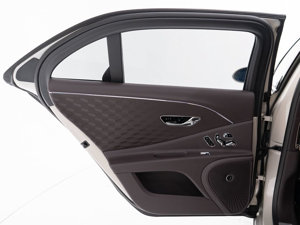 Used 2025 Bentley Flying Spur Plug-In Hybrid AWD/4WD image 21