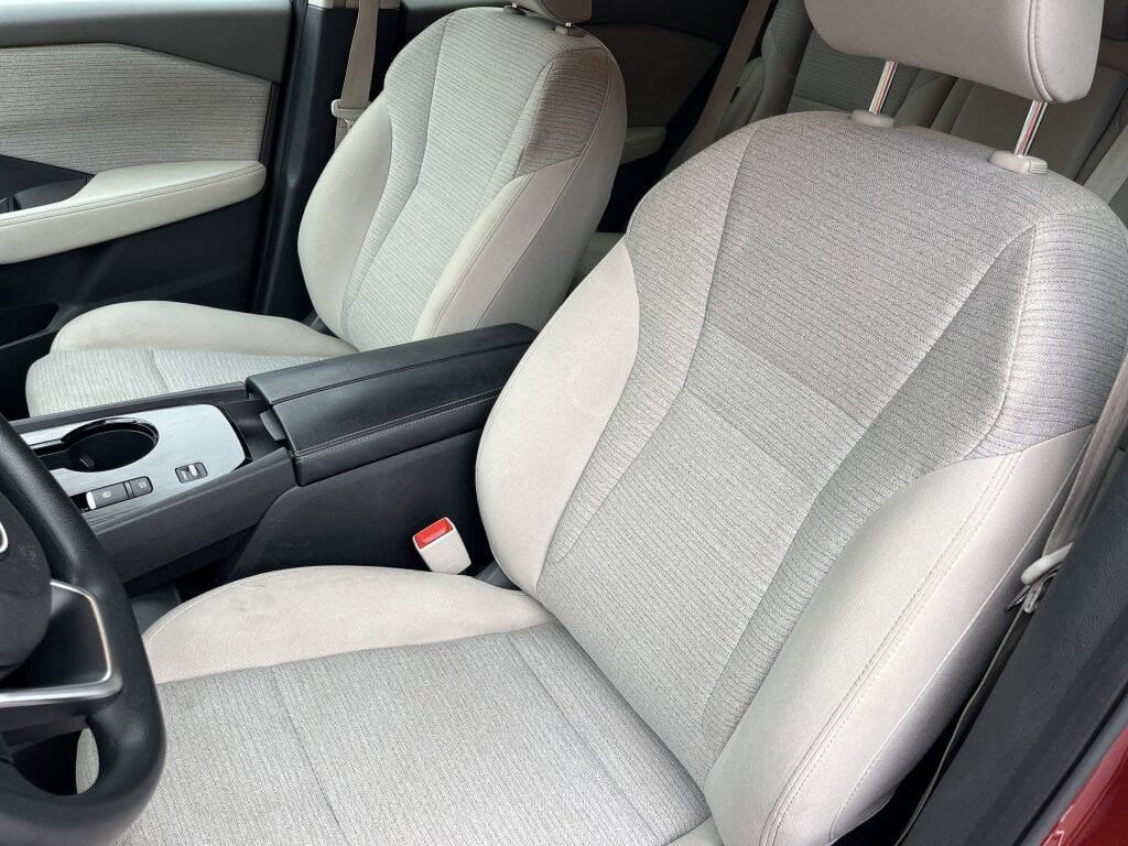 Used 2023 Nissan Rogue SV image 15