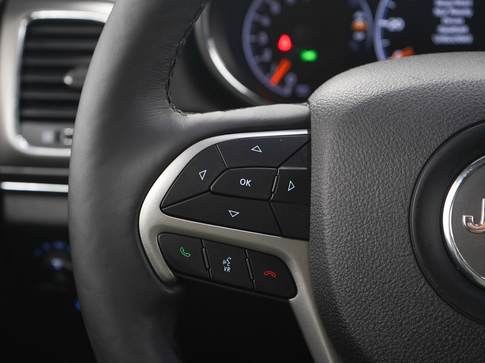 Used 2018 Jeep Grand Cherokee Limited w/ Trailer Tow Group IV image 26