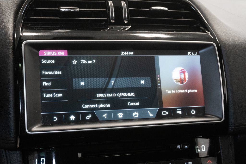 Used 2020 Jaguar F-PACE Prestige AWD/4WD image 23