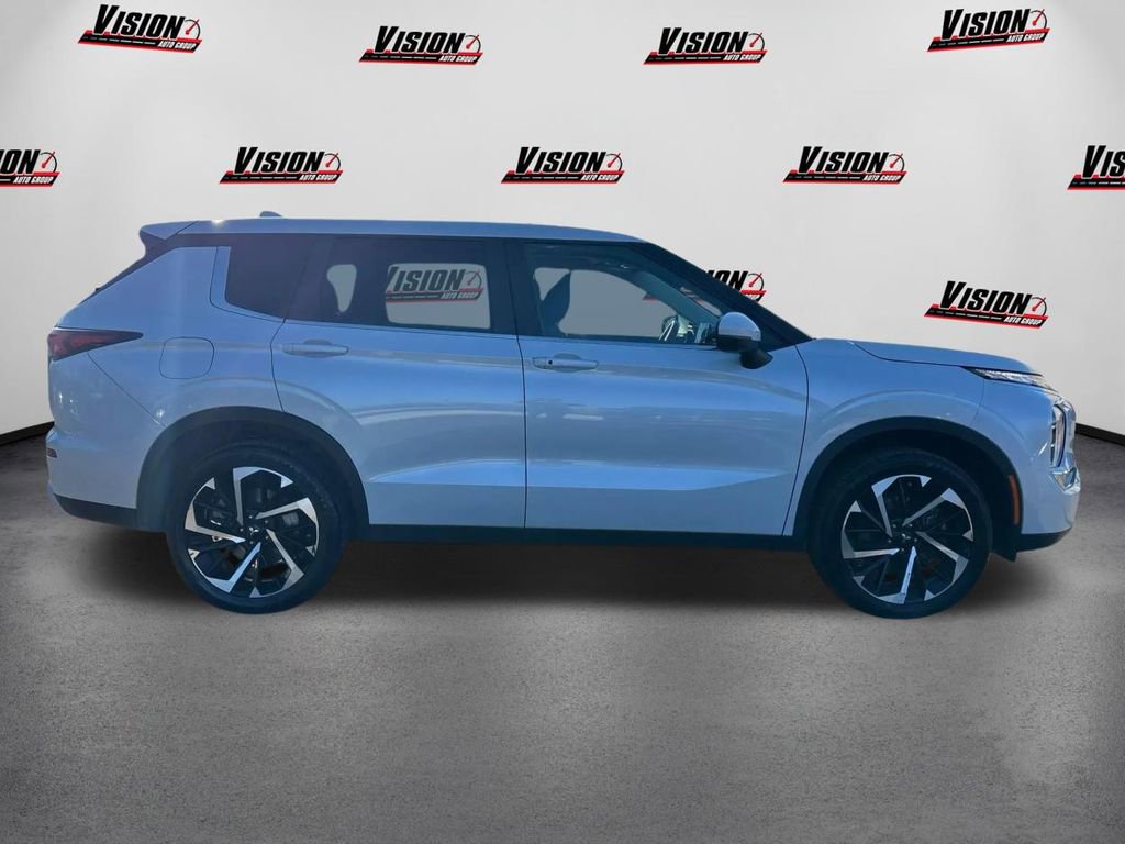 Used 2023 Mitsubishi Outlander SE image 4
